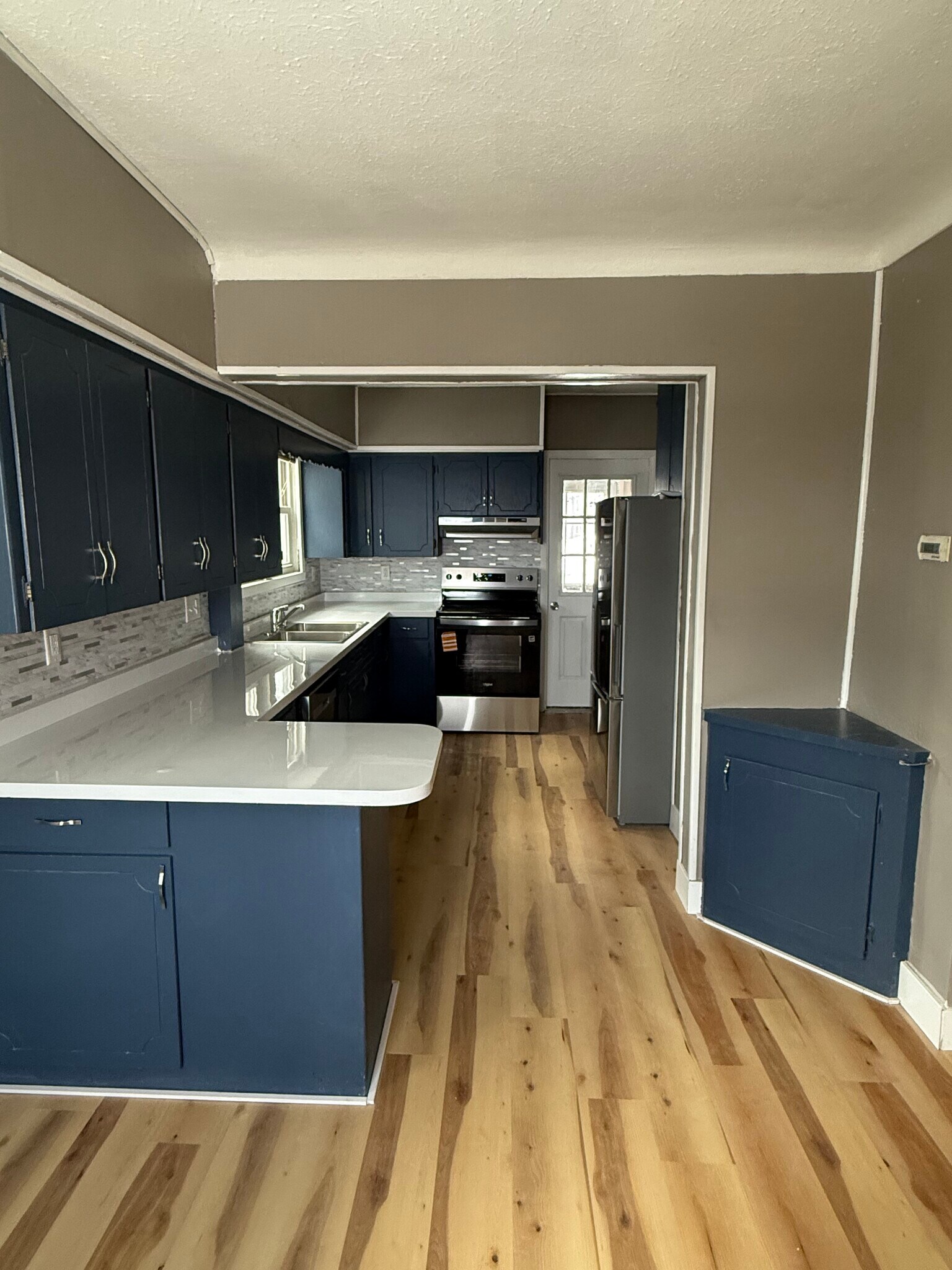 Building Photo - 4333 W 8th St