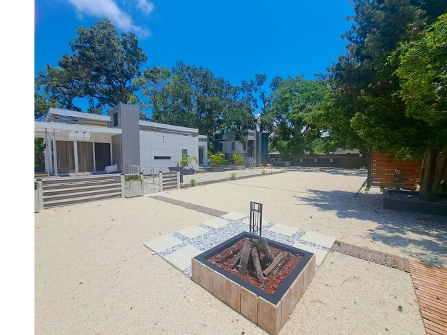 Building Photo - 603 38th St W