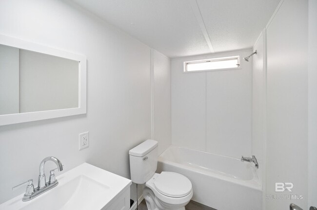 Building Photo - 16869 Lea Cir