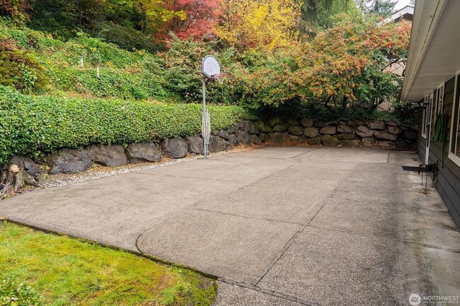 Building Photo - 3bd/2.25ba Bellevue Home