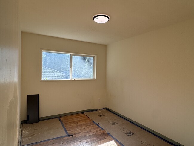 Building Photo - 10546 Silver Way