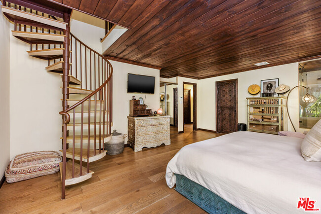 Building Photo - 3092 Laurel Canyon Blvd