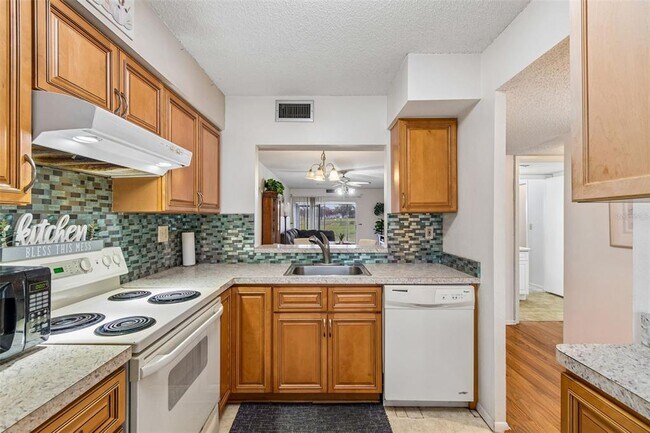 Building Photo - 11110 Carriage Hill Dr