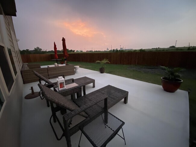 Building Photo - 200 Hot Spring Valley