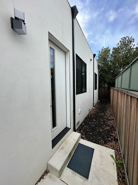 Private Front Door - 438 Burgoyne St