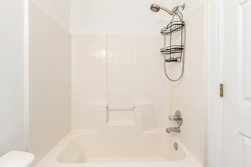 Master Bath - 3249 N Madison St