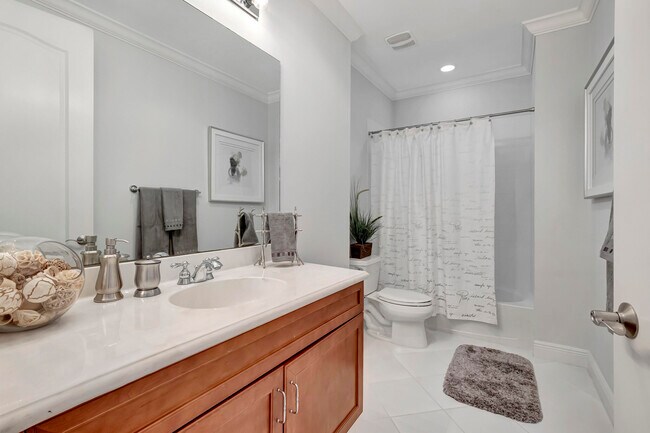 Building Photo - 5585 NE Trieste Way