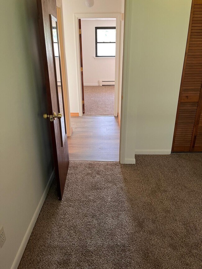 Building Photo - 2 Town House Ln