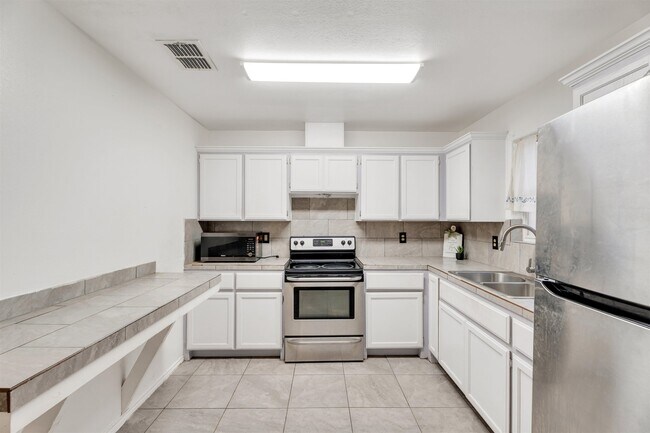 Building Photo - 823 Witherspoon Loop
