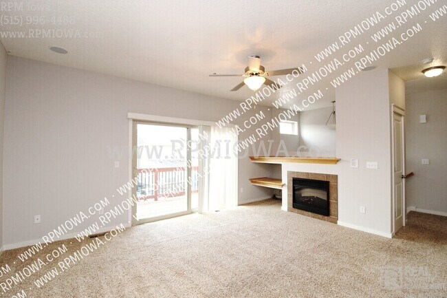 Building Photo - 216 NE Chalet Ln
