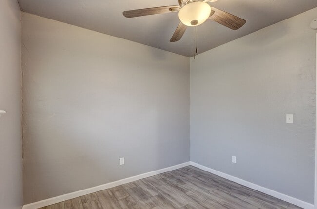 Building Photo - This Cute and Cozy 4 Bed, 2 Bath Home is Available now!!