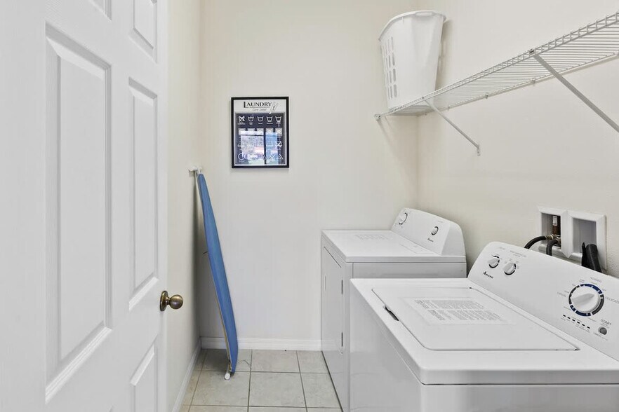 Building Photo - 481 Las Fuentes Dr