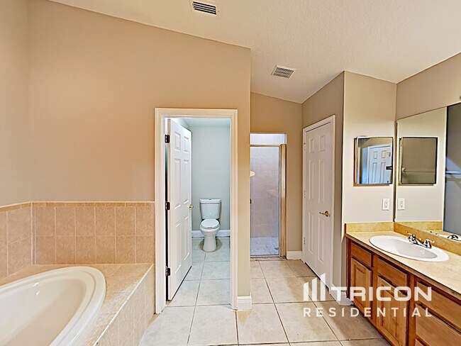 Building Photo - 401 Lisa Ann Ct