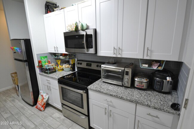 Building Photo - 5302 E Van Buren St