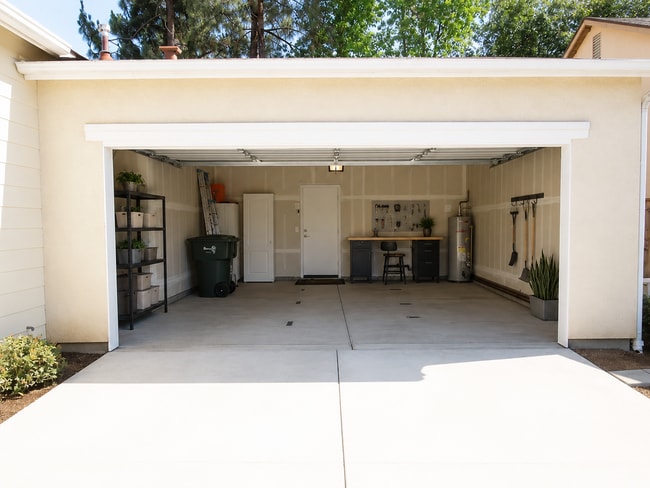 Building Photo - Modern Comfort in a Gated Community