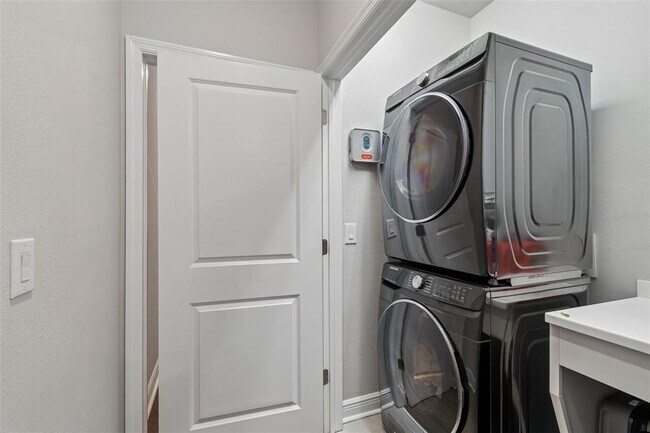 Building Photo - 213 S Albany Ave