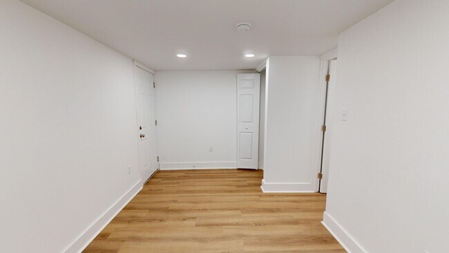 Building Photo - Recently Renovated Stunning Two Bedroom/Three & a Half Bathroom for Rent