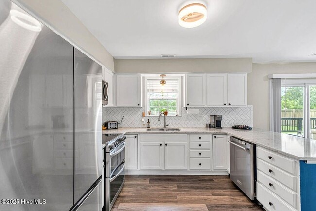 Building Photo - Welcome to Woodlands!