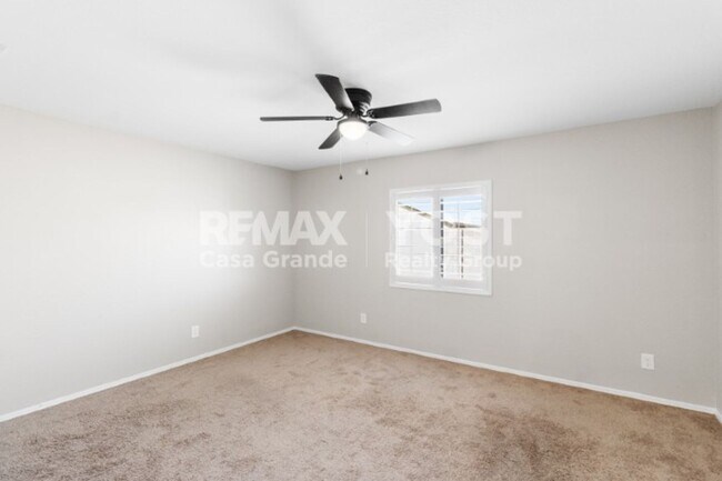 Building Photo - Half off the first months rent and owner paid SOLAR!!