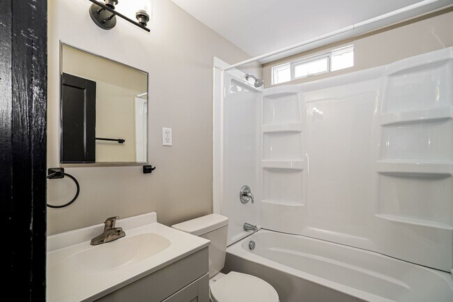 Building Photo - 98-100 N Hague Ave