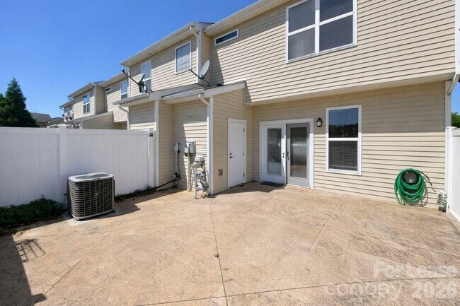 Building Photo - 9538 Inglenook Ln