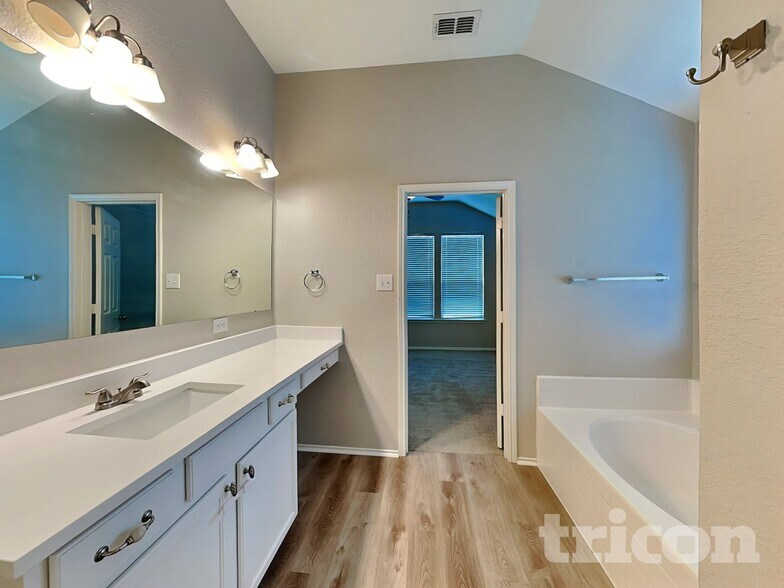 Building Photo - 707 Fireberry Dr