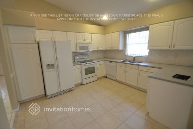 Building Photo - 13283 Blue Diamond Pl