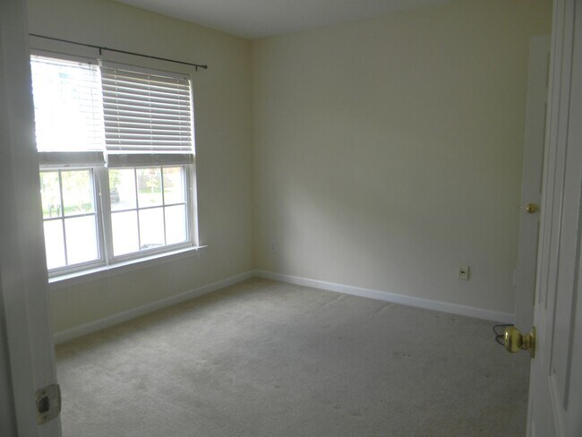 Building Photo - Great Home in Moncks Corner