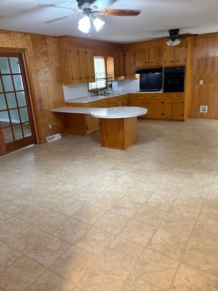 Building Photo - 1205 Carroll Dr