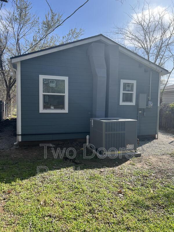 Building Photo - 221 W Himes St