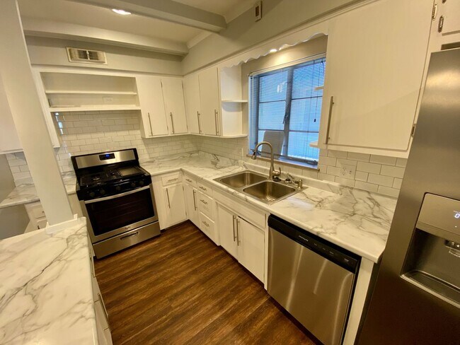 Building Photo - Remodeled Westgate Home with Attached Prof...
