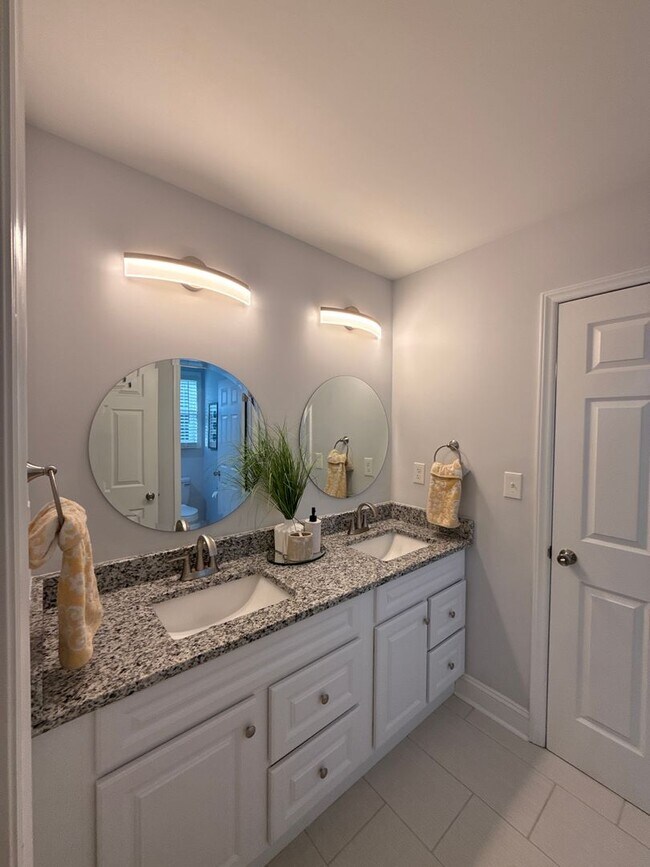 Building Photo - T.R. Lawing Realty Property