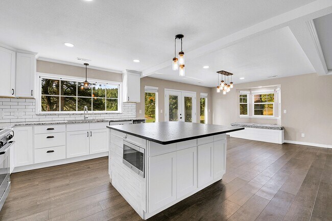 Building Photo - 6554 High Cir
