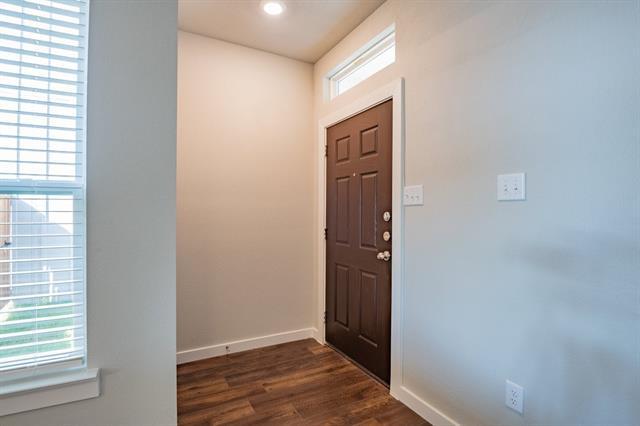 Building Photo - 720 Wheatfield Dr