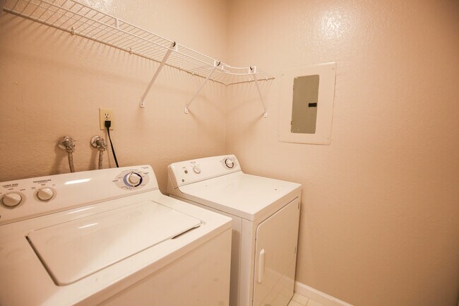 Building Photo - Union City Townhome on Alvarado Niles