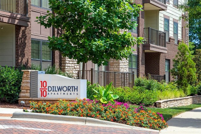 Building Photo - 1010 Kenilworth Ave