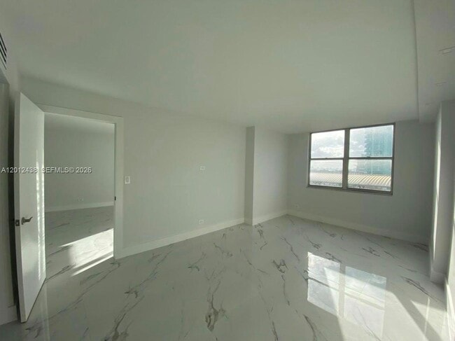Building Photo - 6039 Collins Ave