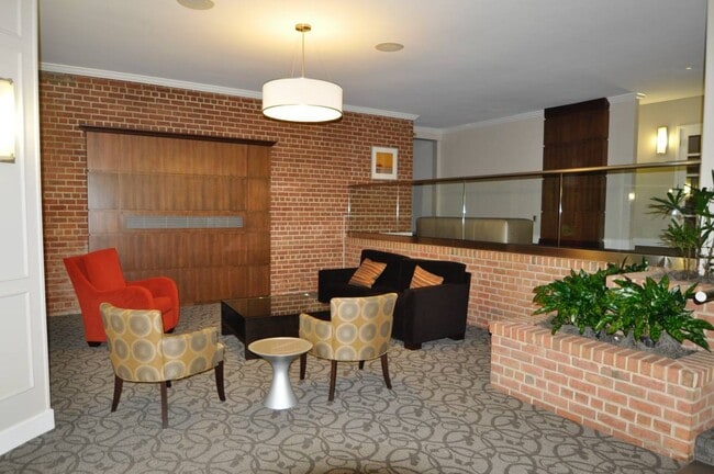 Lobby - 3000 Spout Run Pkwy