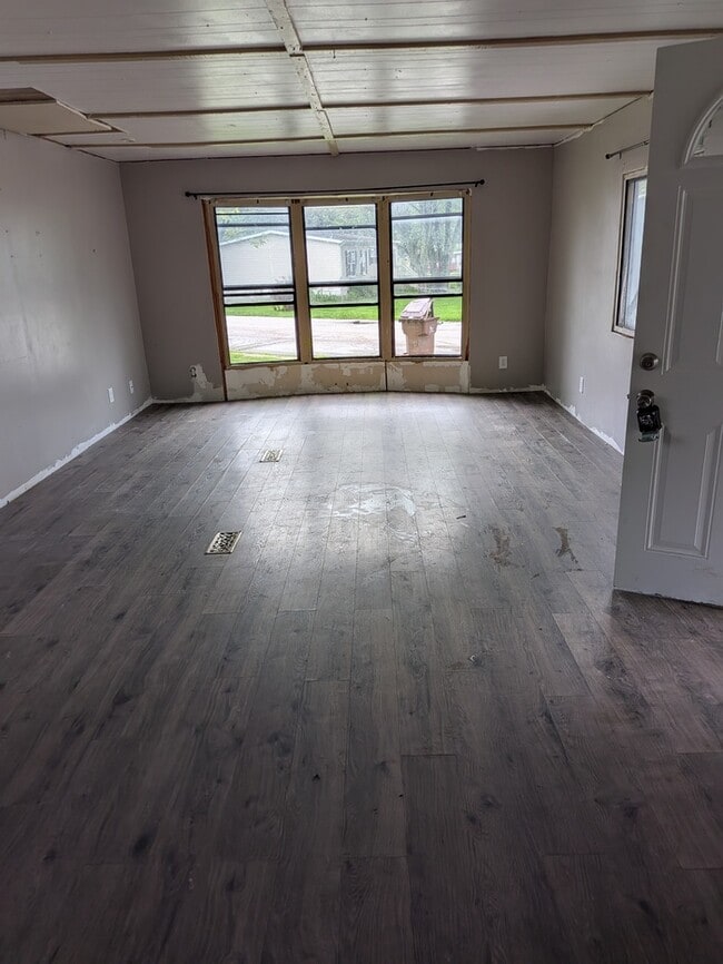 Building Photo - 173 E Wilson Dr