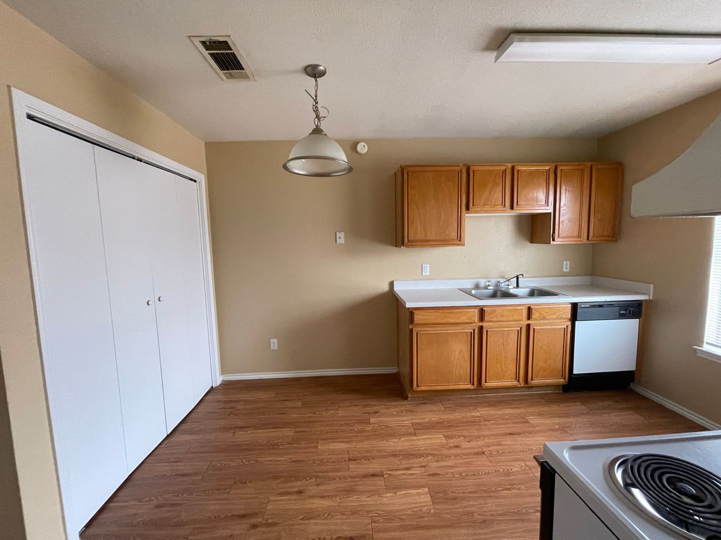 Building Photo - 1603 Cedarhill Dr