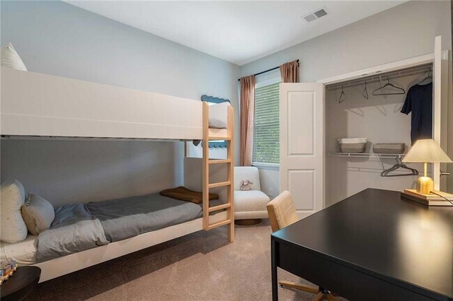 Building Photo - 622 Shallowford Rd