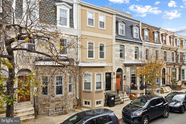 Building Photo - 2339 Catharine St