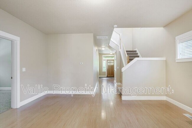 Building Photo - 5164 Andresen St SE