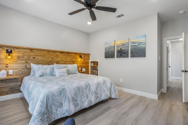 Building Photo - 135 Brady Dr