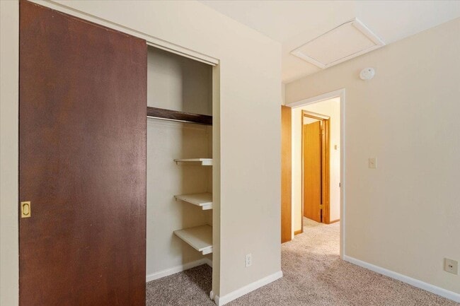 Building Photo - 1557 Live Oak Dr