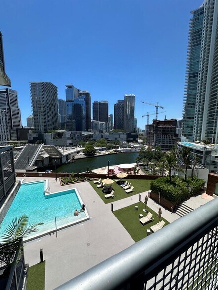Primary Photo - 350 S Miami Ave