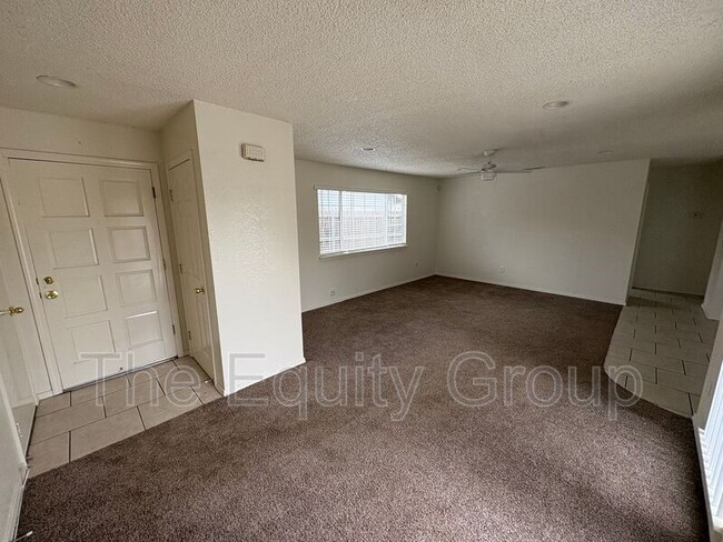 Building Photo - 737 S Spruce St