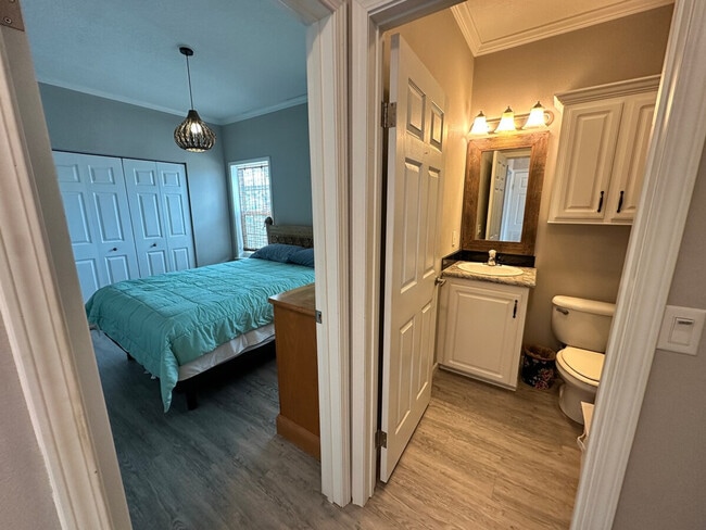 Building Photo - 404 Nettles Blvd
