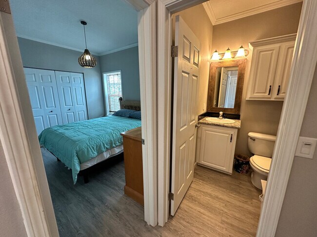 Building Photo - 619 Nettles Blvd