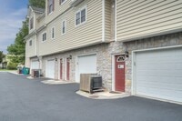 Building Photo - 1 Bedroom Behind Lane Stadium